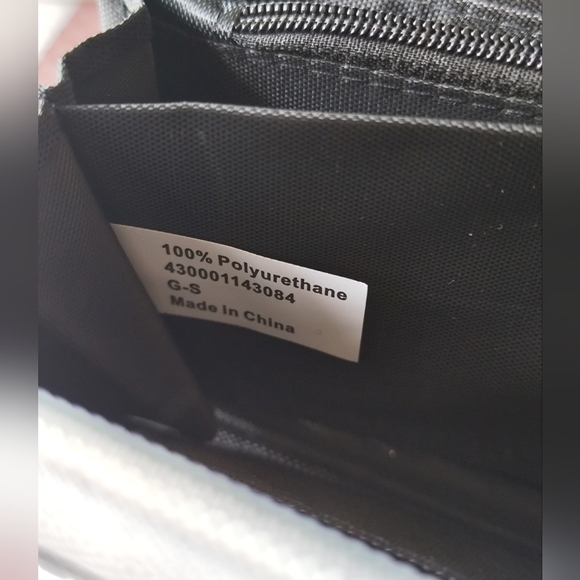 4/$50⭐️Silver Heart Embossed Wallet - Picture 5 of 10